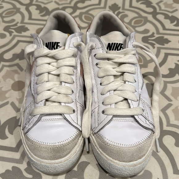 Nike Women’s Shoes 8.5 EUC - Picture 2 of 7